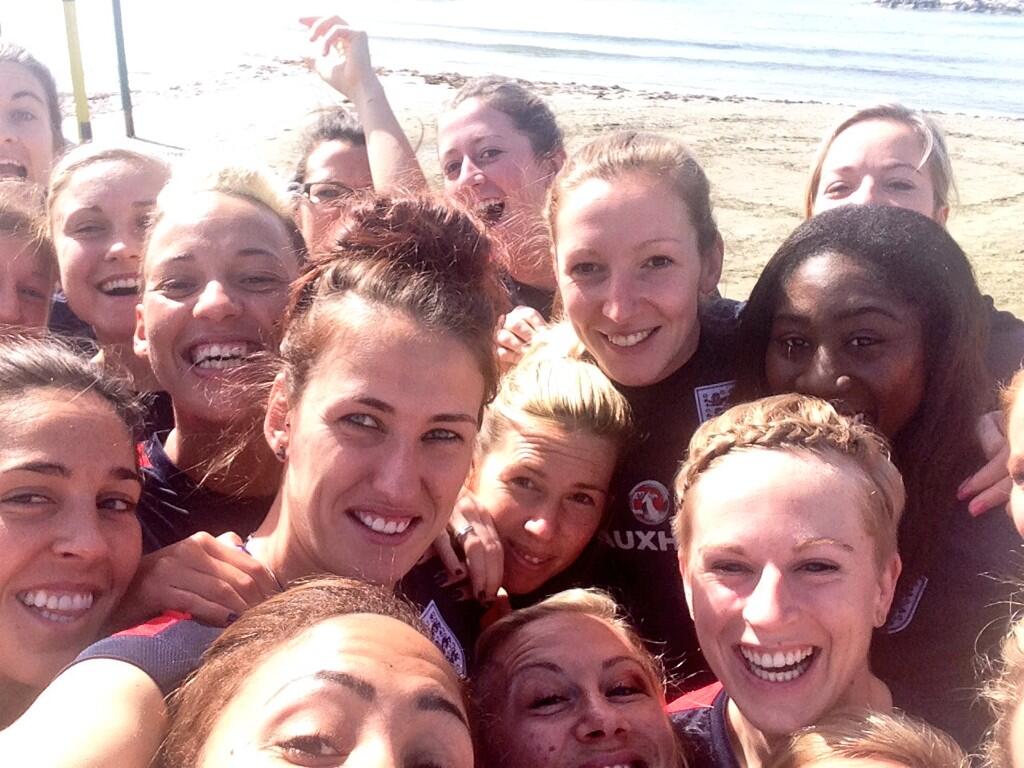 England footballers pose for an Oscars-style selfie (c) Lianne Sanderson