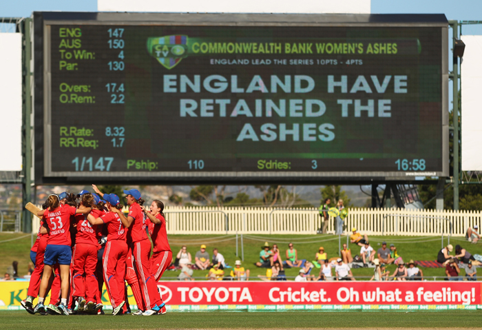 England celebrate their back-to-back Women's Ashes victory in Hobart, Australia (c) Scott Barbour/Getty Images